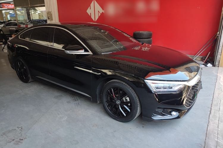 Used BYD Han 2024 DM-i Glory Edition 121KM Elite Model Front Right 45 Deg