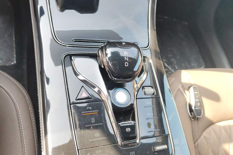 Used BYD Han 2024 EV Glory Edition 605KM Front-Wheel-Drive Premium Model Gear Lever