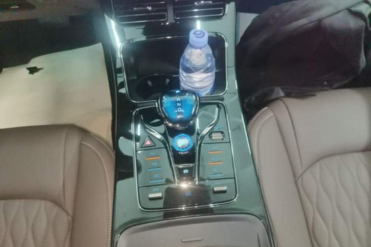 Used BYD Han 2024 EV Glory Edition 605KM Front-Wheel-Drive Premium Model Gear Lever