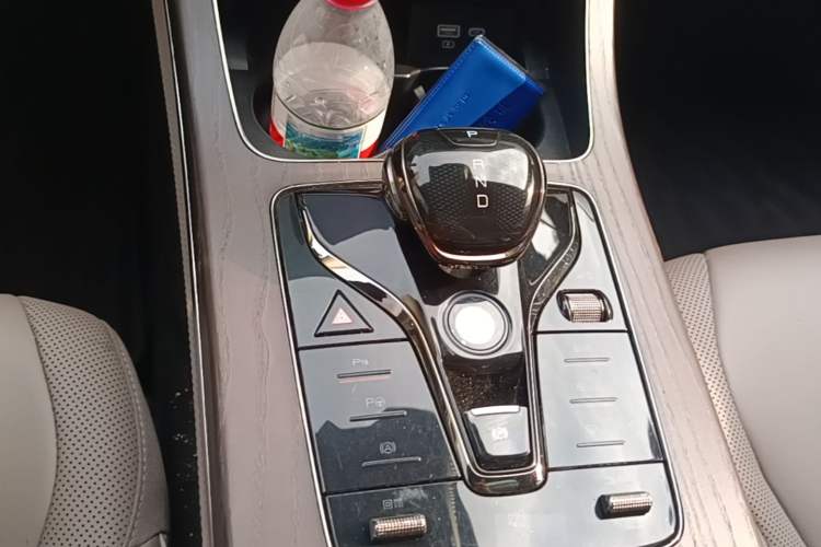 Used BYD Han 2024 EV Glory Edition 610 km All-Wheel Drive "Tian Shen Zhi Jia" Intelligent Driving Model Gear Lever