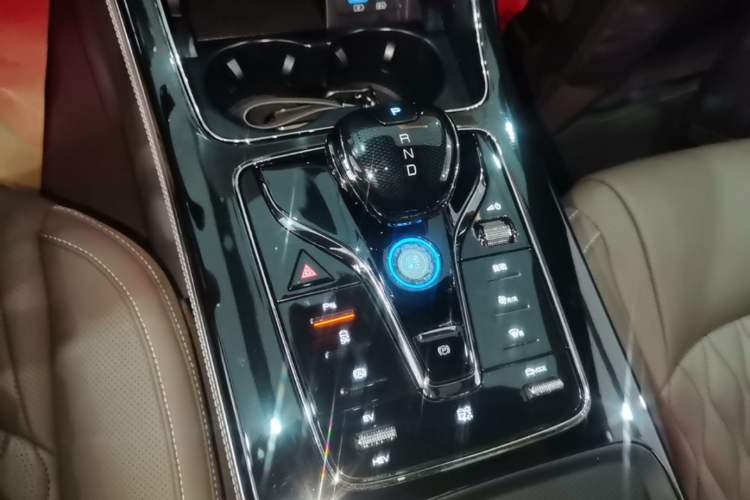 Used BYD Han 2024 DM-i Glory Edition 121KM Prestige Model Gear Lever