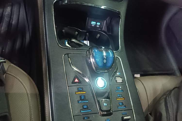 Used BYD Han 2024 DM-i Glory Edition 121KM Elite Model Gear Lever