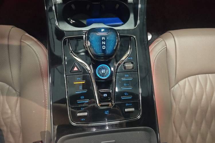 Used BYD Han 2024 DM-i Glory Edition 121KM Prestige Model Gear Lever