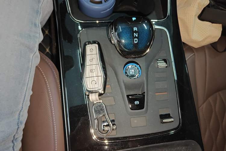 Used BYD Han 2024 EV Glory Edition 506KM Front-Wheel-Drive Premium Model Gear Lever