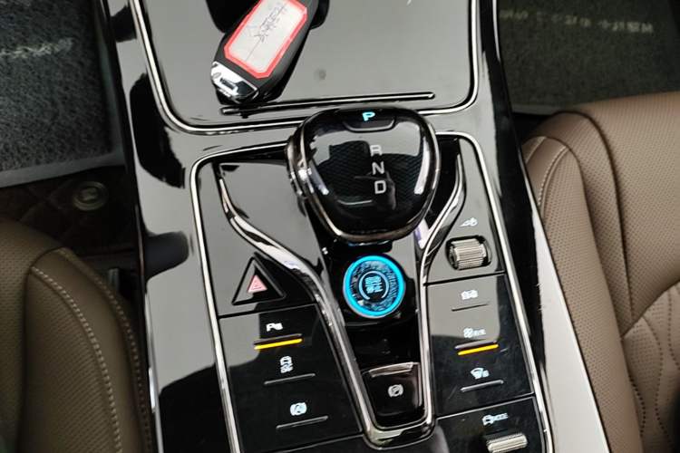 Used BYD Han 2024 EV Glory Edition 506KM Front-Wheel-Drive Premium Model Gear Lever