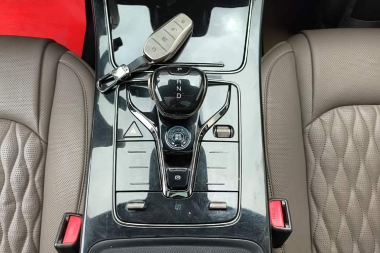 Used BYD Han 2024 EV Glory Edition 605KM Front-Wheel-Drive Premium Model Gear Lever