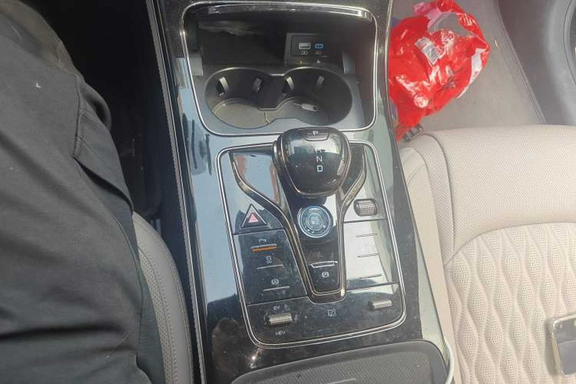 Used BYD Han 2024 DM-i Glory Edition 121KM Prestige Model Gear Lever