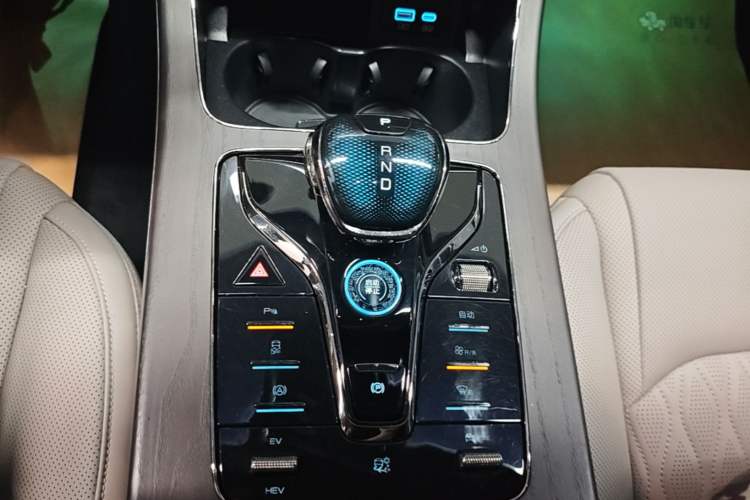 Used BYD Han 2024 DM-i Glory Edition 121KM Premium Model Gear Lever