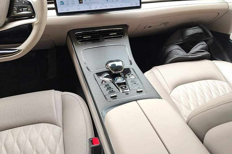 Used BYD Han 2024 EV Glory Edition 605KM Front-Wheel-Drive Premium Model Gear Lever