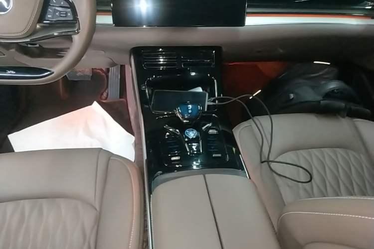 Used BYD Han 2024 DM-i Glory Edition 121KM Prestige Model Gear Lever