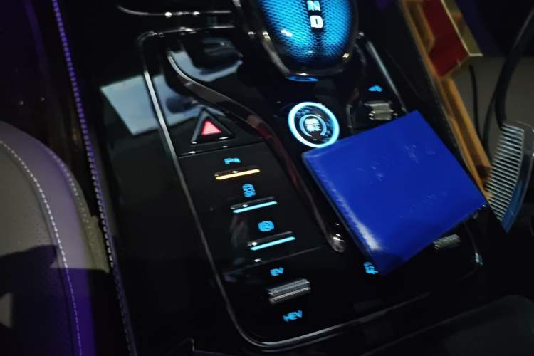 Used BYD Han 2024 DM-i Glory Edition 121KM Prestige Model Gear Lever
