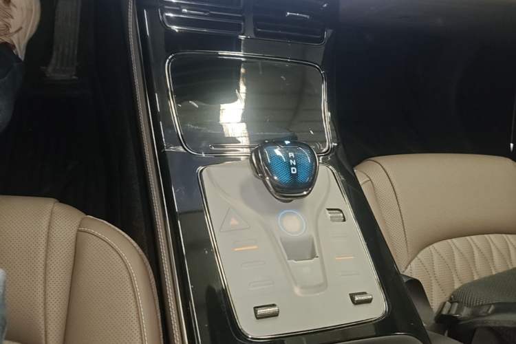 Used BYD Han 2024 DM-i Glory Edition 121KM Elite Model Gear Lever