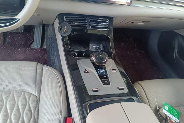 Used BYD Han 2024 EV Glory Edition 605KM Front-Wheel-Drive Premium Model Gear Lever