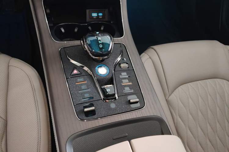 Used BYD Han 2024 DM-i Glory Edition 121KM Premium Model Gear Lever