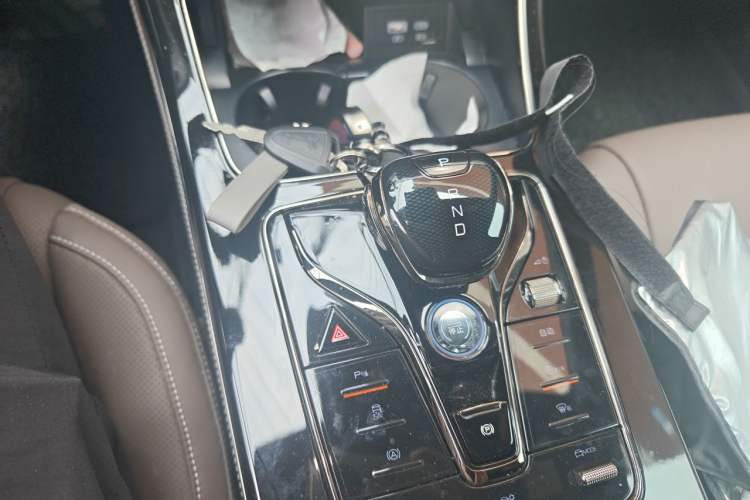 Used BYD Han 2024 DM-i Glory Edition 121KM Prestige Model Gear Lever