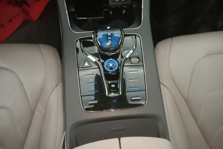 Used BYD Han 2024 EV Glory Edition 610 km All-Wheel Drive "Tian Shen Zhi Jia" Intelligent Driving Model Gear Lever