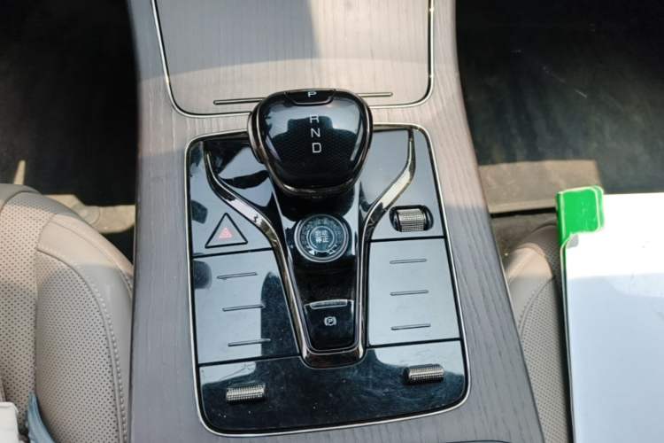 Used BYD Han 2024 DM-i Glory Edition 121KM Premium Model Gear Lever