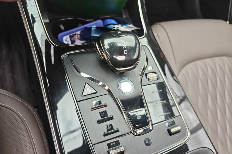 Used BYD Han 2024 DM-i Glory Edition 121KM Prestige Model Gear Lever