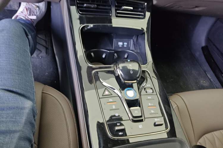 Used BYD Han 2024 DM-i Glory Edition 121KM Elite Model Gear Lever