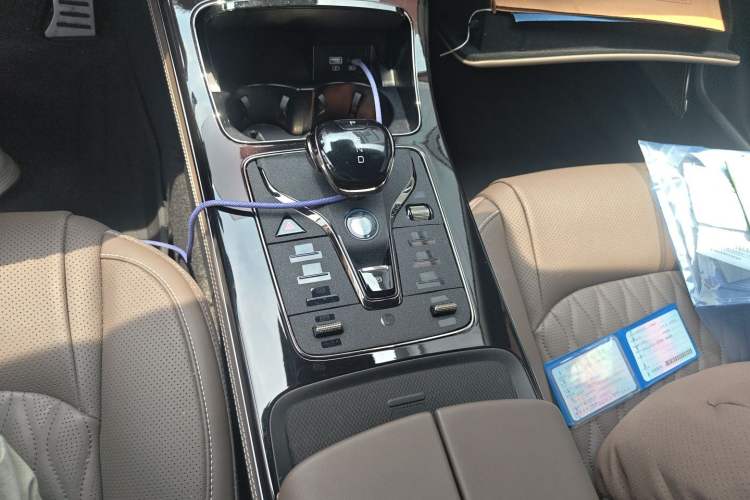 Used BYD Han 2024 EV Glory Edition 506KM Front-Wheel-Drive Premium Model Gear Lever