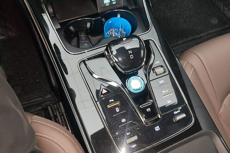 Used BYD Han 2024 DM-i Glory Edition 121KM Prestige Model Gear Lever