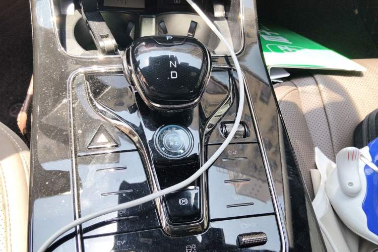 Used BYD Han 2024 DM-i Glory Edition 121KM Elite Model Gear Lever
