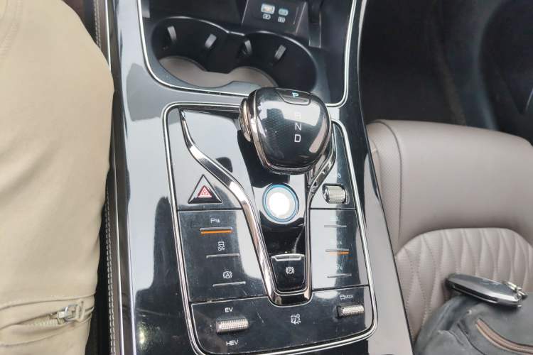 Used BYD Han 2024 DM-i Glory Edition 121KM Prestige Model Gear Lever