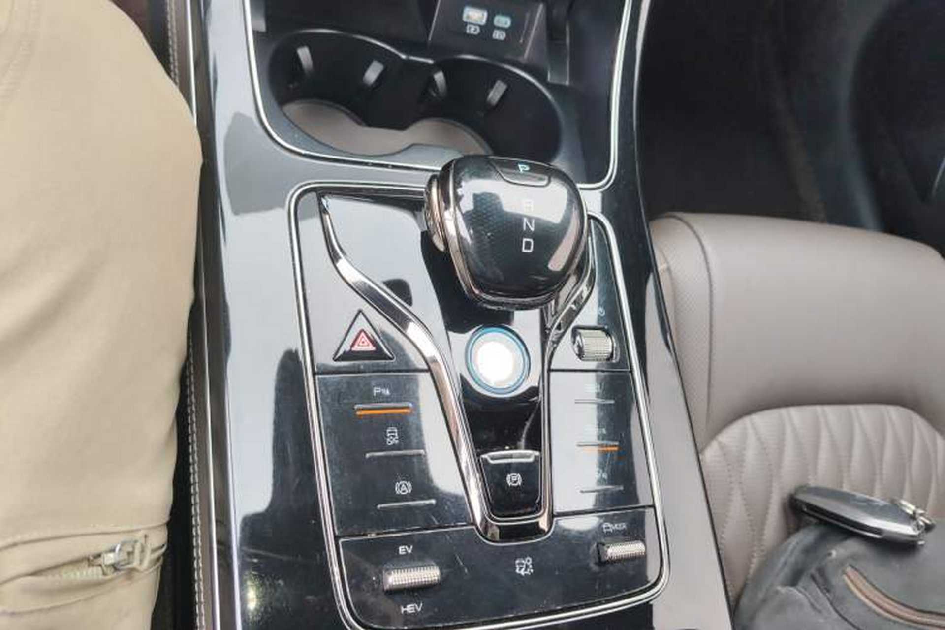 Used BYD Han 2024 DM-i Glory Edition 121KM Prestige Model Gear Lever