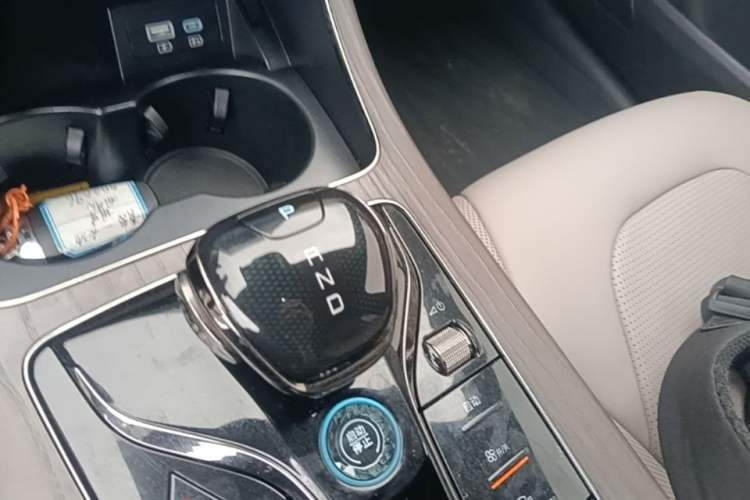 Used BYD Han 2024 EV Glory Edition 610 km All-Wheel Drive "Tian Shen Zhi Jia" Intelligent Driving Model Gear Lever