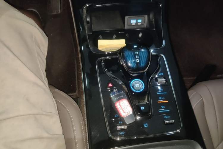 Used BYD Han 2024 DM-i Glory Edition 121KM Prestige Model Gear Lever