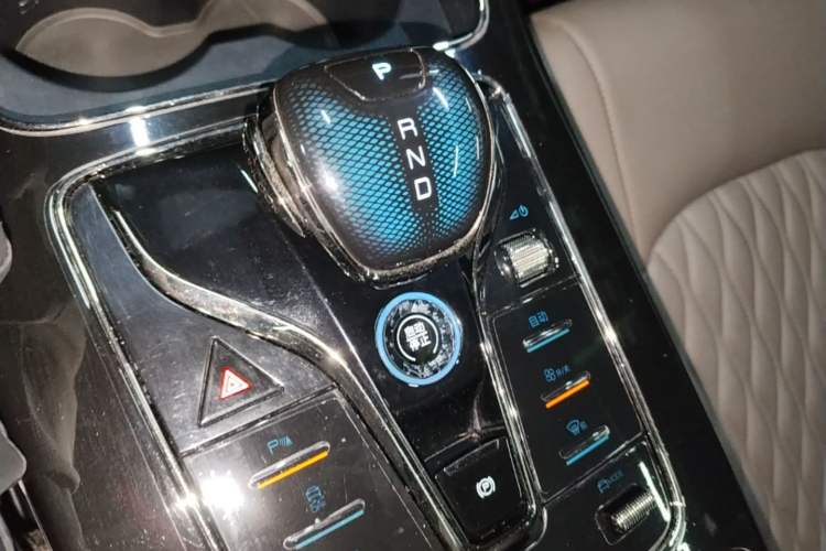 Used BYD Han 2024 DM-i Glory Edition 121KM Elite Model Gear Lever