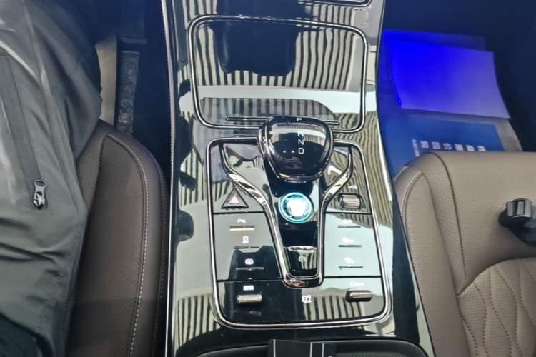 Used BYD Han 2024 EV Glory Edition 506KM Front-Wheel-Drive Premium Model Gear Lever