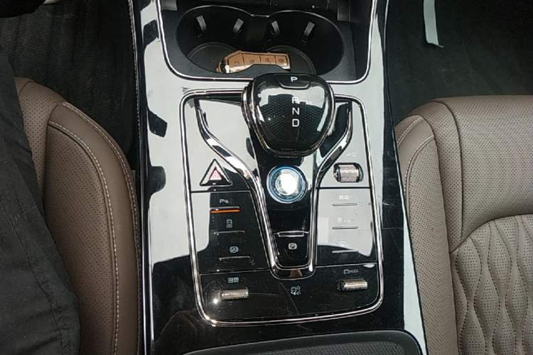 Used BYD Han 2024 EV Glory Edition 506KM Front-Wheel-Drive Premium Model Gear Lever