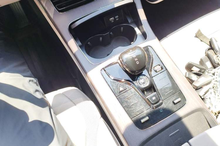 Used BYD Han 2024 EV Glory Edition 610 km All-Wheel Drive "Tian Shen Zhi Jia" Intelligent Driving Model Gear Lever