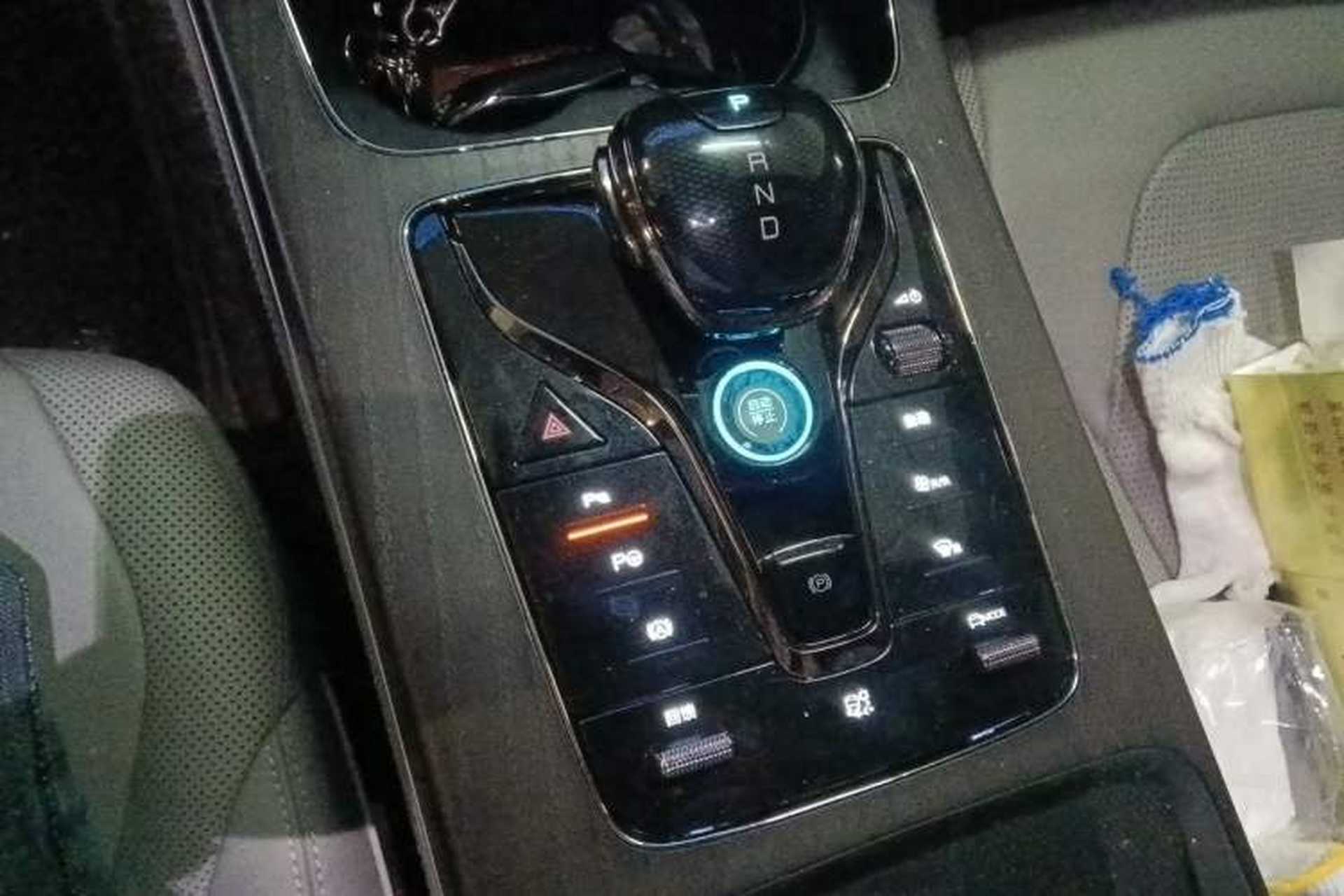 Used BYD Han 2024 EV Glory Edition 610 km All-Wheel Drive "Tian Shen Zhi Jia" Intelligent Driving Model Gear Lever