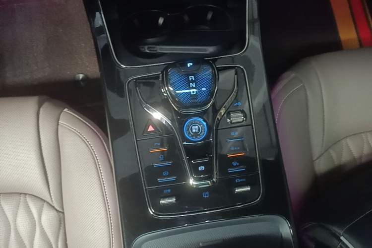 Used BYD Han 2024 EV Glory Edition 605KM Front-Wheel-Drive Premium Model Gear Lever