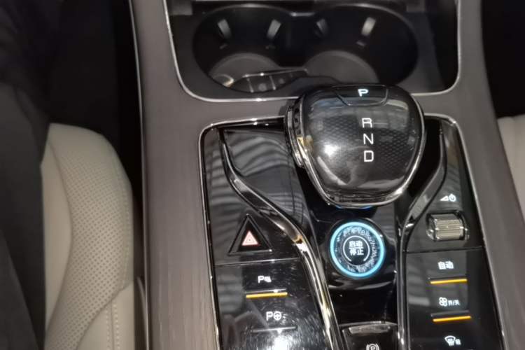 Used BYD Han 2024 EV Glory Edition 610 km All-Wheel Drive "Tian Shen Zhi Jia" Intelligent Driving Model Gear Lever
