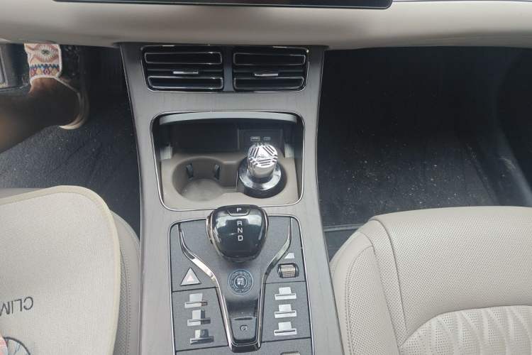Used BYD Han 2024 DM-i Glory Edition 121KM Premium Model Gear Lever