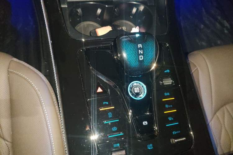 Used BYD Han 2024 EV Glory Edition 506KM Front-Wheel-Drive Premium Model Gear Lever