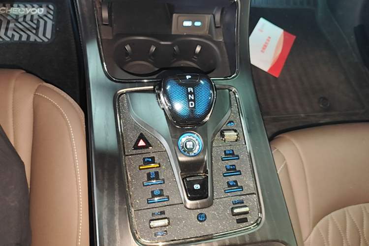 Used BYD Han 2024 DM-i Glory Edition 121KM Prestige Model Gear Lever