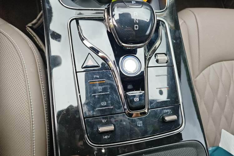 Used BYD Han 2024 DM-i Glory Edition 121KM Prestige Model Gear Lever