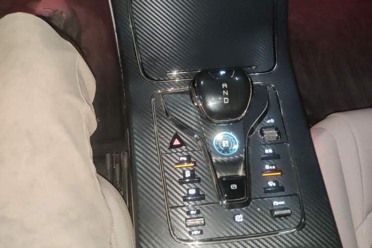 Used BYD Han 2024 DM-i Glory Edition 121KM Prestige Model Gear Lever