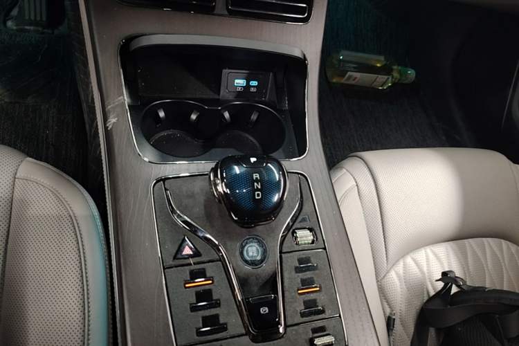 Used BYD Han 2024 DM-i Glory Edition 121KM Premium Model Gear Lever