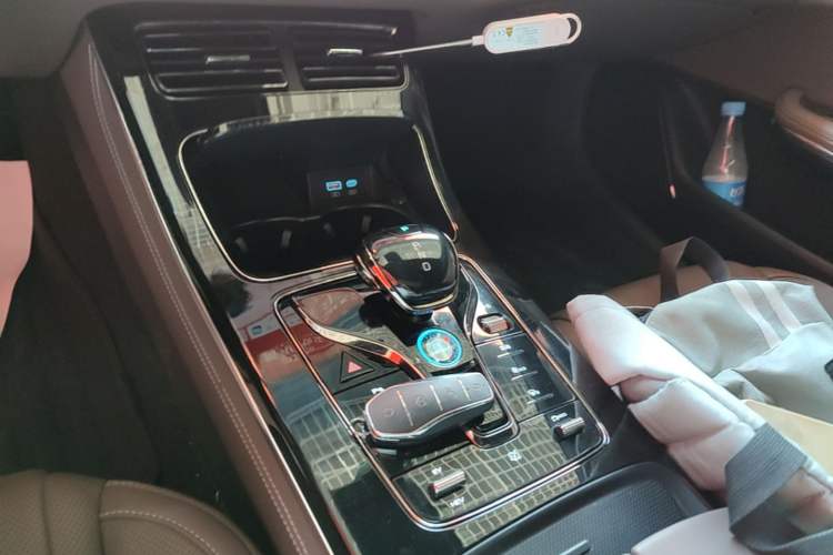 Used BYD Han 2024 DM-i Glory Edition 121KM Elite Model Gear Lever