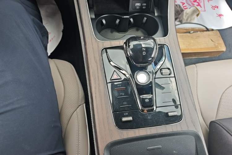 Used BYD Han 2024 EV Glory Edition 610 km All-Wheel Drive "Tian Shen Zhi Jia" Intelligent Driving Model Gear Lever