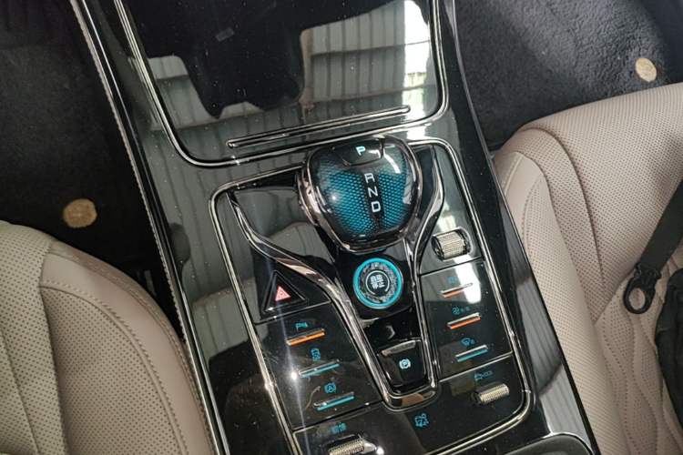 Used BYD Han 2024 EV Glory Edition 605KM Front-Wheel-Drive Premium Model Gear Lever