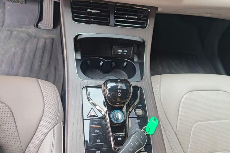 Used BYD Han 2024 EV Glory Edition 610 km All-Wheel Drive "Tian Shen Zhi Jia" Intelligent Driving Model Gear Lever