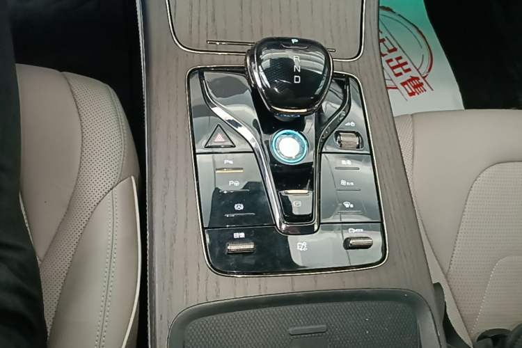 Used BYD Han 2024 EV Glory Edition 610 km All-Wheel Drive "Tian Shen Zhi Jia" Intelligent Driving Model Gear Lever