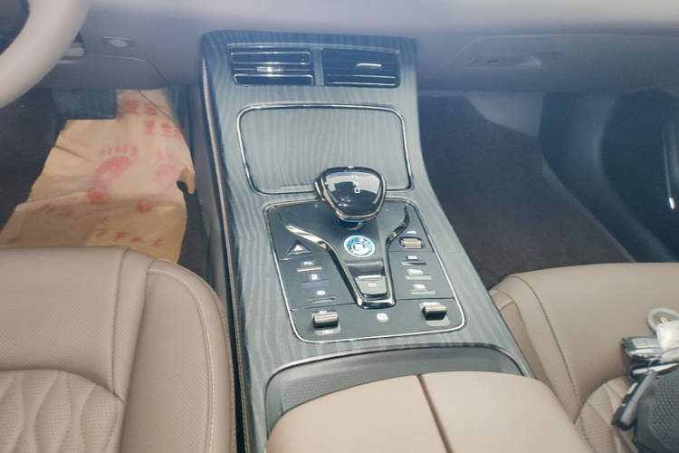 Used BYD Han 2024 DM-i Glory Edition 121KM Elite Model Gear Lever