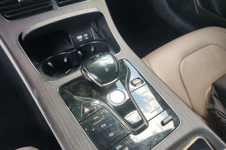 Used BYD Han 2024 EV Glory Edition 610 km All-Wheel Drive "Tian Shen Zhi Jia" Intelligent Driving Model Gear Lever